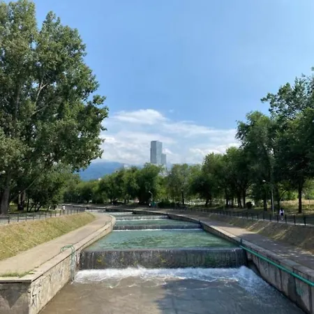 Отличная Квартира Со Всеми Удобствами. Almaty Exterior photo